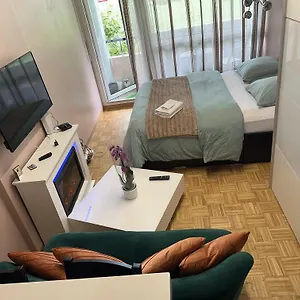 Chambre Confortable Disponible A Séjour chez l'habitant