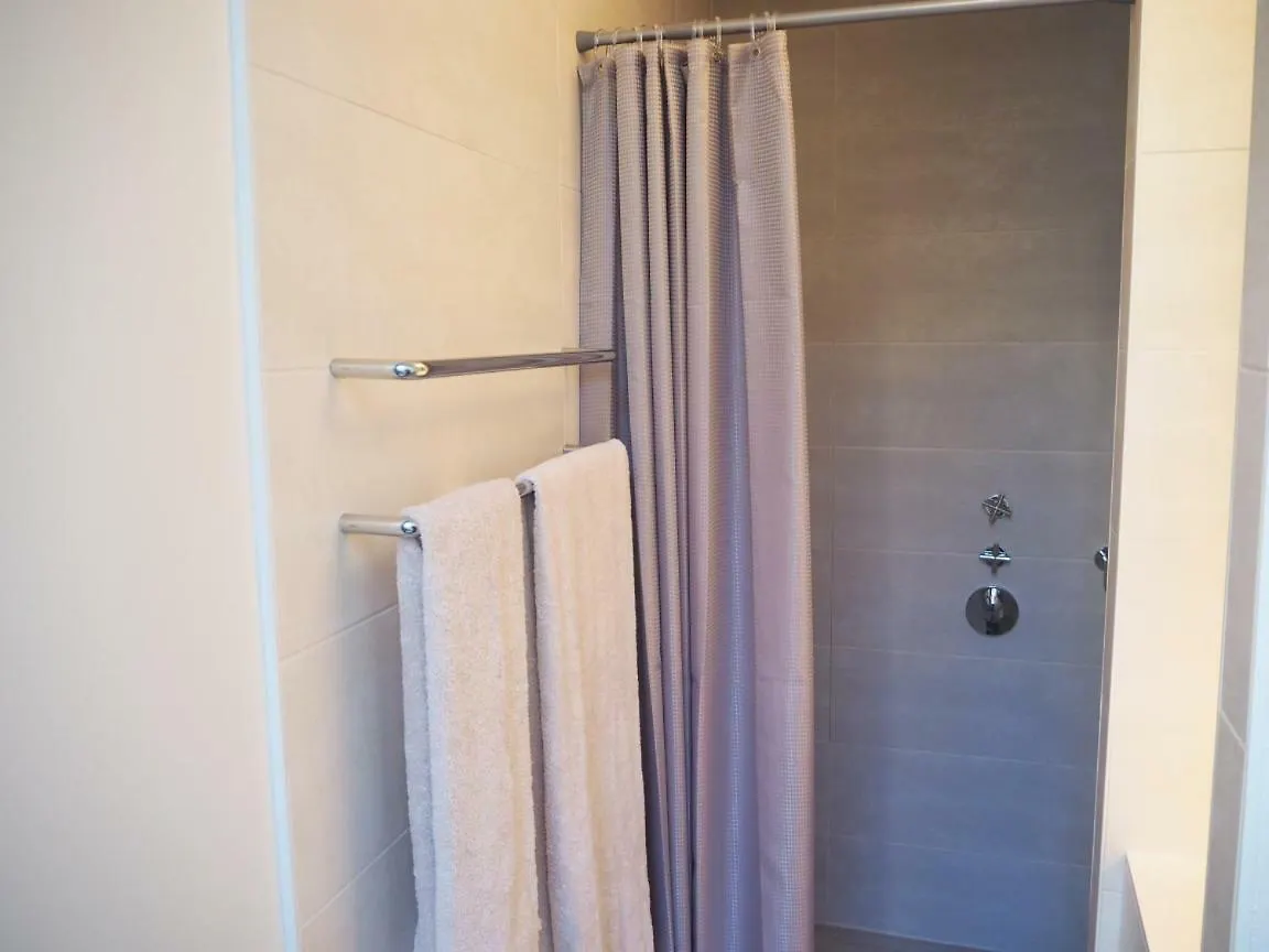Apartment Ferienwohnung Exclusive & Central With Private Garden Genf